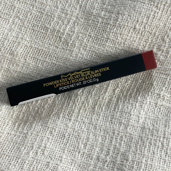 New Full Size MAC Powder Kiss Velvet Blue Slim Stick Lipstick - 876 Nice Spice - Picture 1 of 5